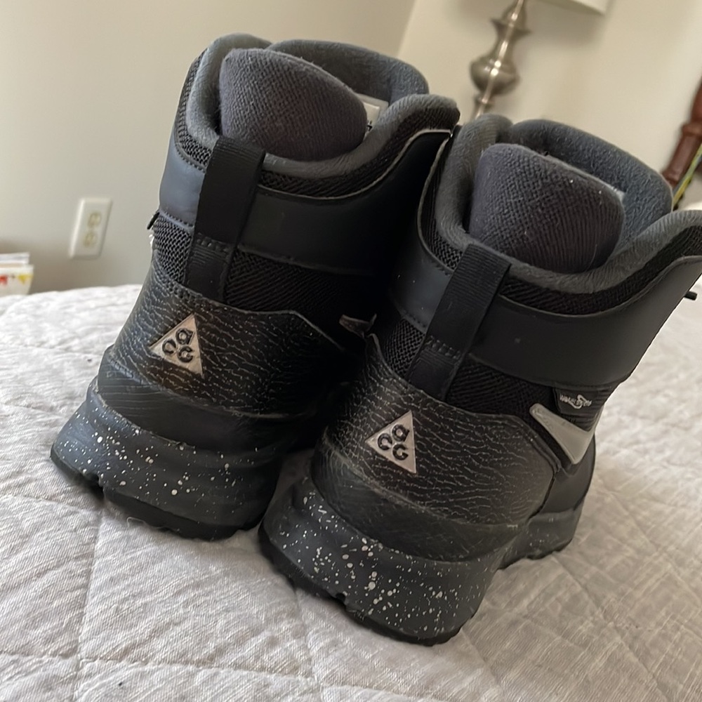 Nike ACG boots. Excellent condition! Very comfortable. - Picture 3 of 4